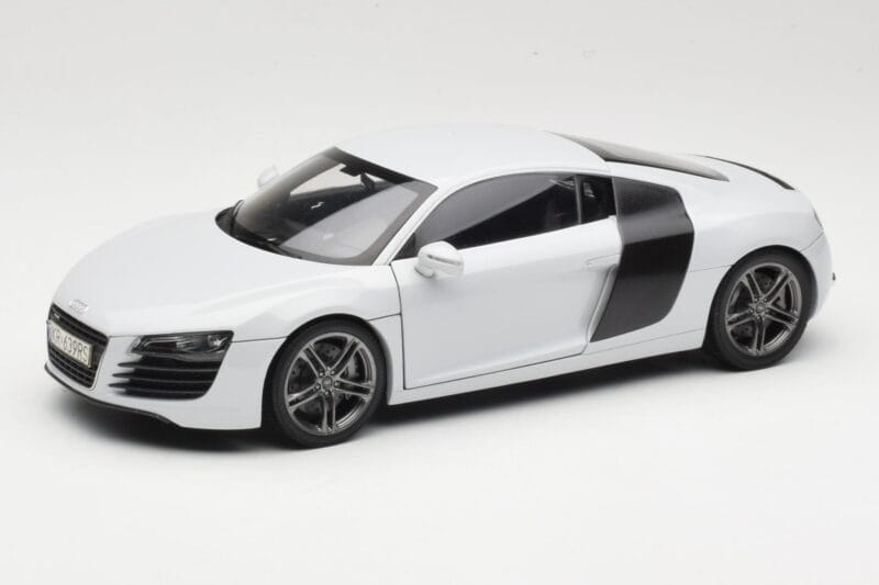Audi R8 Type 42 Suzuka Grey Kyosho 1:18 09213SG Metall