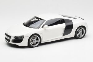 Audi R8 Type 42 Weiss Kyosho 1:18 09213W Metall