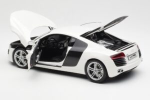 Audi R8 Type 42 Weiss Kyosho 1:18 09213W Metall – Bild 5 von 8