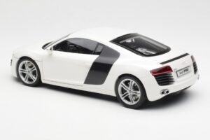 Audi R8 Type 42 Weiss Kyosho 1:18 09213W Metall – Bild 7 von 8