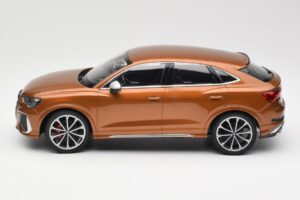 Audi RS Q3 Sportback 8U Brown Metallic Minichamps 1:18 155018104 Metall – Bild 3 von 6
