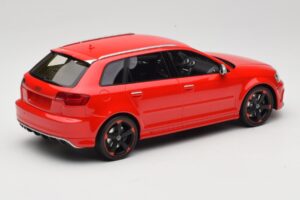 Audi RS3 8P Sportback Rot DNA 1:18 DNA000056 Resin – Bild 2 von 6