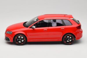 Audi RS3 8P Sportback Rot DNA 1:18 DNA000056 Resin – Bild 3 von 6