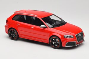 Audi RS3 8P Sportback Rot DNA 1:18 DNA000056 Resin – Bild 4 von 6