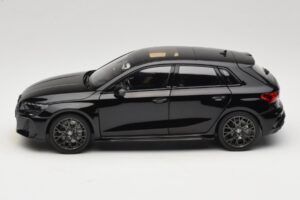 Audi RS3 8Y Sportback Myth Black Norev 1:18 188388 Metall – Bild 4 von 8