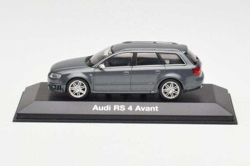 Audi RS4 B7 Avant Grau Minichamps 1:43 5010509223 Metall