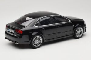 Audi RS4 B7 Sedan Phantom Black Minichamps 1:18 5010509115 Metall – Bild 3 von 8