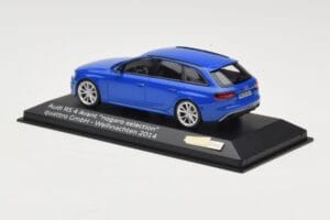 Audi RS4 B8 Avant Nogaro Blue Weihnachts-Selektion 2014 Minichamps 1:43 AUDI003 Metall – Bild 3 von 4