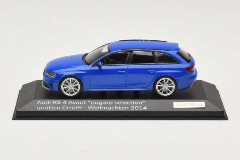 Audi RS4 B8 Avant Nogaro Blue Weihnachts-Selektion 2014 Minichamps 1:43 AUDI003 Metall