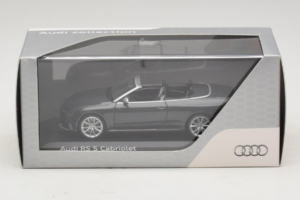 Audi RS5 B8 Cabriolet Daytona Gray Minichamps 1:43 5011215323 Metall – Bild 4 von 4