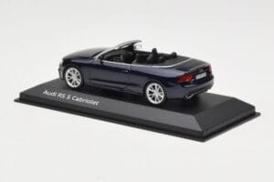 Audi RS5 B8 Cabriolet Estoril Blue Minichamps 1:43 5011215313 Metall – Bild 3 von 4
