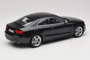 Audi S5 B8 Coupe Schwarz Norev 1:18 188360 Metall – Bild 3 von 8