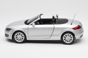 Audi TT 8J Roadster Lichtsilber Minichamps 1:18 5010500515 Metall – Bild 4 von 8