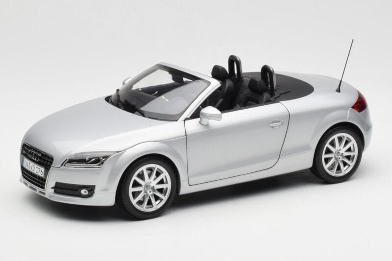 Audi TT 8J Roadster Lichtsilber Minichamps 1:18 5010500515 Metall