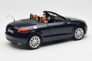 Audi TT 8J Roadster Tiefseeblau Minichamps 1:18 5010500525 Metall – Bild 3 von 8