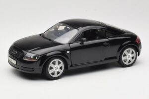 Audi TT 8N Schwarz Revell 1:18 08953 Metall