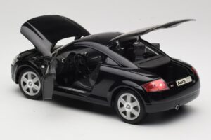 Audi TT 8N Schwarz Revell 1:18 08953 Metall – Bild 5 von 8