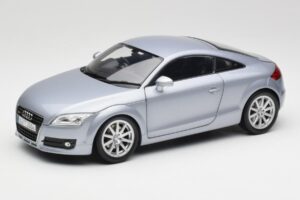 Audi TT 8N RHD Lake Silber Metallic Minichamps 1:18 150015020 Metall