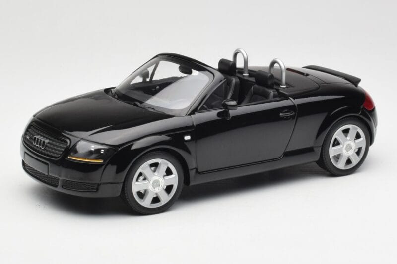 Audi TT 8N Roadster Black Metallic Minichamps 1:18 155017030 Metall