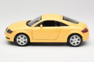 Audi TT 8N Gelb Revell 1:18 08954-M1 Metall – Bild 4 von 8