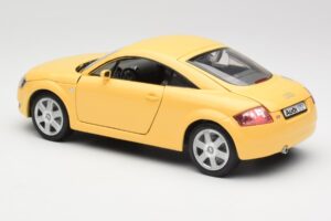 Audi TT 8N Gelb Revell 1:18 08954-M1 Metall – Bild 7 von 8