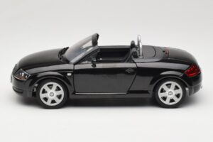Audi TT 8N Roadster Schwarz Revell 1:18 8980 Metall – Bild 4 von 8