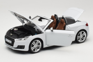 Audi TT 8S Roadster Glacier White Minichamps 1:18 5011400515 Metall – Bild 2 von 8