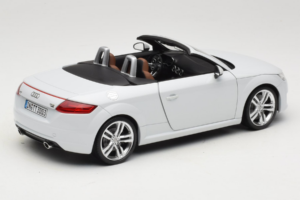 Audi TT 8S Roadster Glacier White Minichamps 1:18 5011400515 Metall – Bild 3 von 8