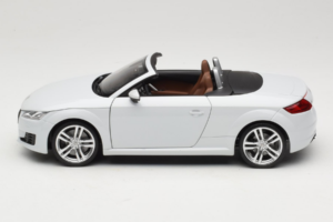 Audi TT 8S Roadster Glacier White Minichamps 1:18 5011400515 Metall – Bild 4 von 8