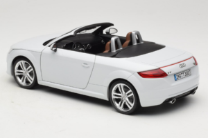 Audi TT 8S Roadster Glacier White Minichamps 1:18 5011400515 Metall – Bild 7 von 8