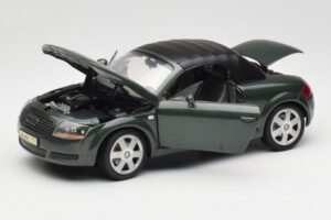 Audi TT 8N Roadster Grün Revell 1:18 8979 Metall – Bild 2 von 8