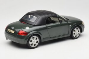 Audi TT 8N Roadster Grün Revell 1:18 8979 Metall – Bild 3 von 8