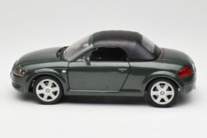 Audi TT 8N Roadster Grün Revell 1:18 8979 Metall – Bild 4 von 8