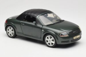 Audi TT 8N Roadster Grün Revell 1:18 8979 Metall – Bild 6 von 8