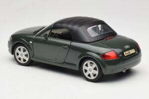 Audi TT 8N Roadster Grün Revell 1:18 8979 Metall – Bild 7 von 8