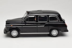 Austin FX4 London Taxi Schwarz Minichamps 1:18 180136000 Metall – Bild 4 von 8