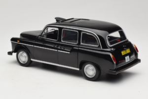 Austin FX4 London Taxi Schwarz Minichamps 1:18 180136000 Metall – Bild 7 von 8
