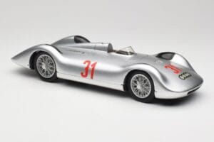 Auto Union Typ C Stromlinie #31 B. Rosemeyer 1937 Silber Revell 1:18 08436 Metall – Bild 6 von 8