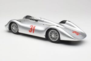 Auto Union Typ C Stromlinie #31 B. Rosemeyer 1937 Silber Revell 1:18 08436 Metall – Bild 7 von 8