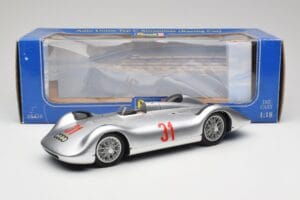 Auto Union Typ C Stromlinie #31 B. Rosemeyer 1937 Silber Revell 1:18 08436 Metall – Bild 8 von 8