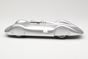Auto Union Type C Streamliner #72 B. Rosemeyer World Record 1937 Revell 1:18 08420 Metall – Bild 3 von 6