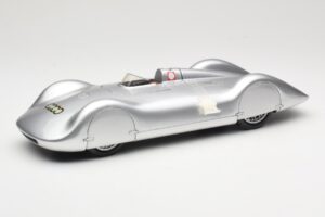 Auto Union Type C Streamliner #72 B. Rosemeyer World Record 1937 Revell 1:18 08420 Metall