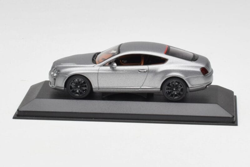 Bentley Continental GT Grau Mit Schwarzen Felgen Minichamps 1:43 BENTLEY001 Metall