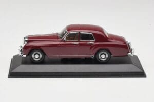 Bentley S1 Continental Flying Spur Burgunder Minichamps 1:43 436139550 Metall