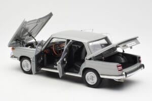 BMW 1800 TiSA Bernina Grau AUTOart 1:18 70621 Metall – Bild 5 von 8