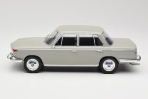 BMW 2000 TI Grau MCG 1:18 MCG18112 Metall – Bild 3 von 6