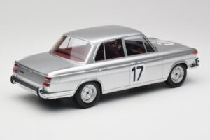 BMW 2000 Ti #17 J. Ickx / H. Hahne 24 Hours of Spa 1966 Winners Minichamps 1:18 107662517 Resin – Bild 2 von 6