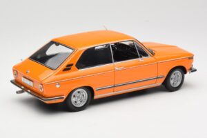 BMW 2000 Tii Touring Orange Minichamps 1:18 80430145824 Metall – Bild 3 von 8