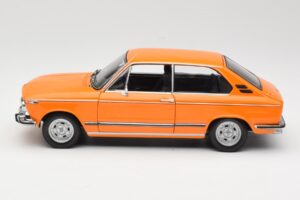 BMW 2000 Tii Touring Orange Minichamps 1:18 80430145824 Metall – Bild 4 von 8