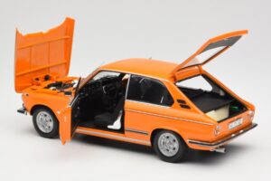 BMW 2000 Tii Touring Orange Minichamps 1:18 80430145824 Metall – Bild 5 von 8